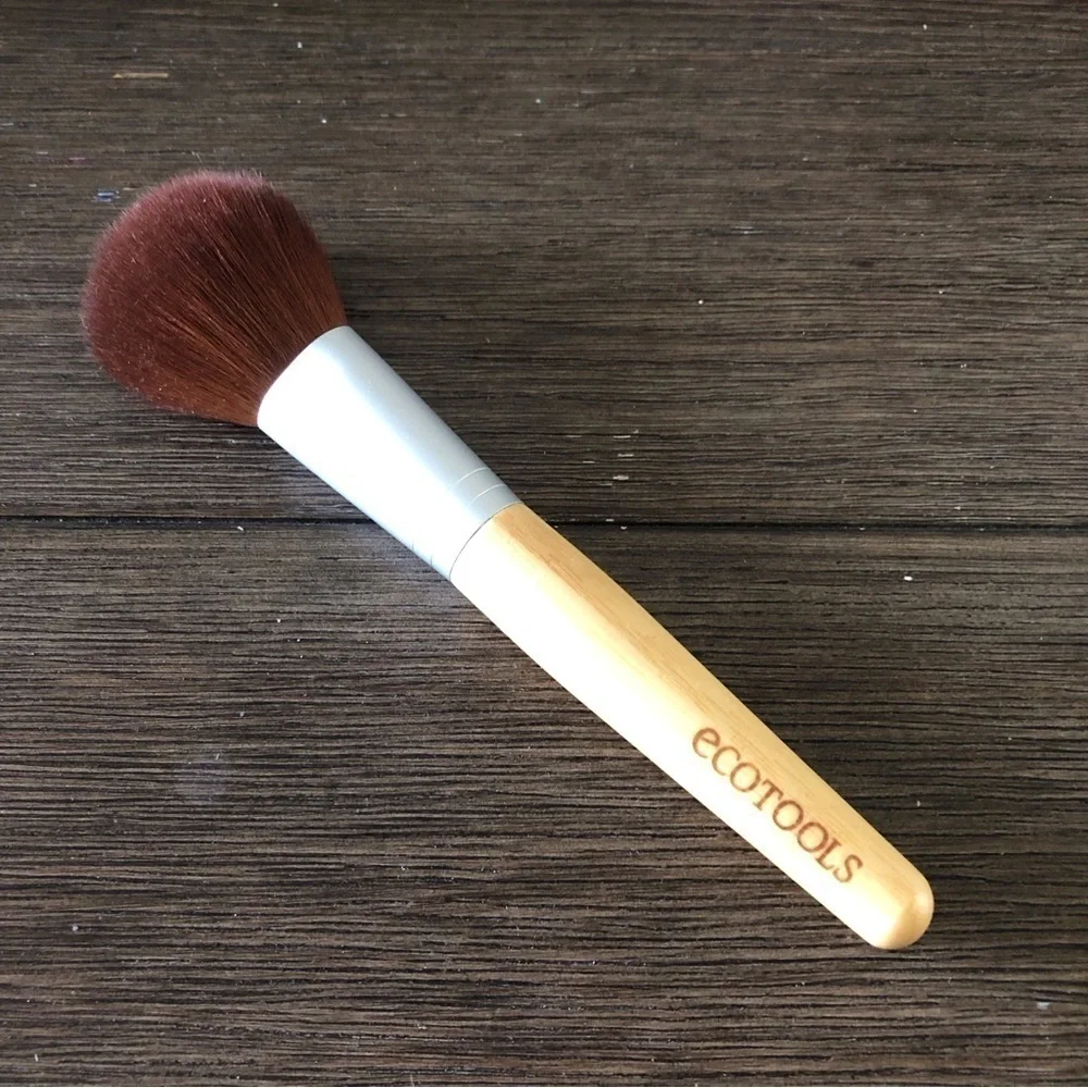 Eco Tools By: Alicia Silverstone Make-up Brush: Blush Brush